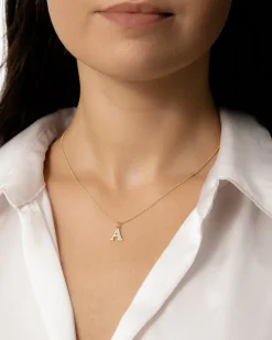 Discount Bokstavanheng i gult gull med diamanter Halssmykker