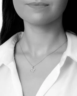 Clearance Bokstavanheng i hvitt gull med diamanter Halssmykker
