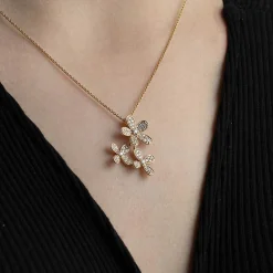 Hot Diamantanheng blomster 0,53 ct Halssmykker