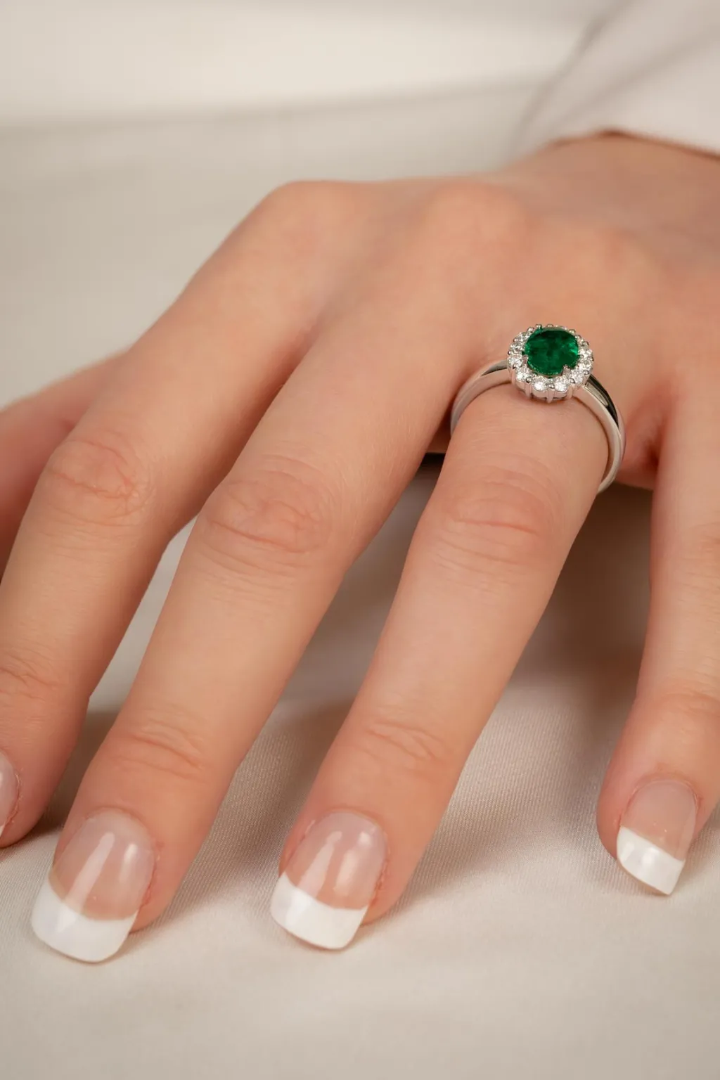 New Diamantring 0,42 ct rosett med smaragd Ringer