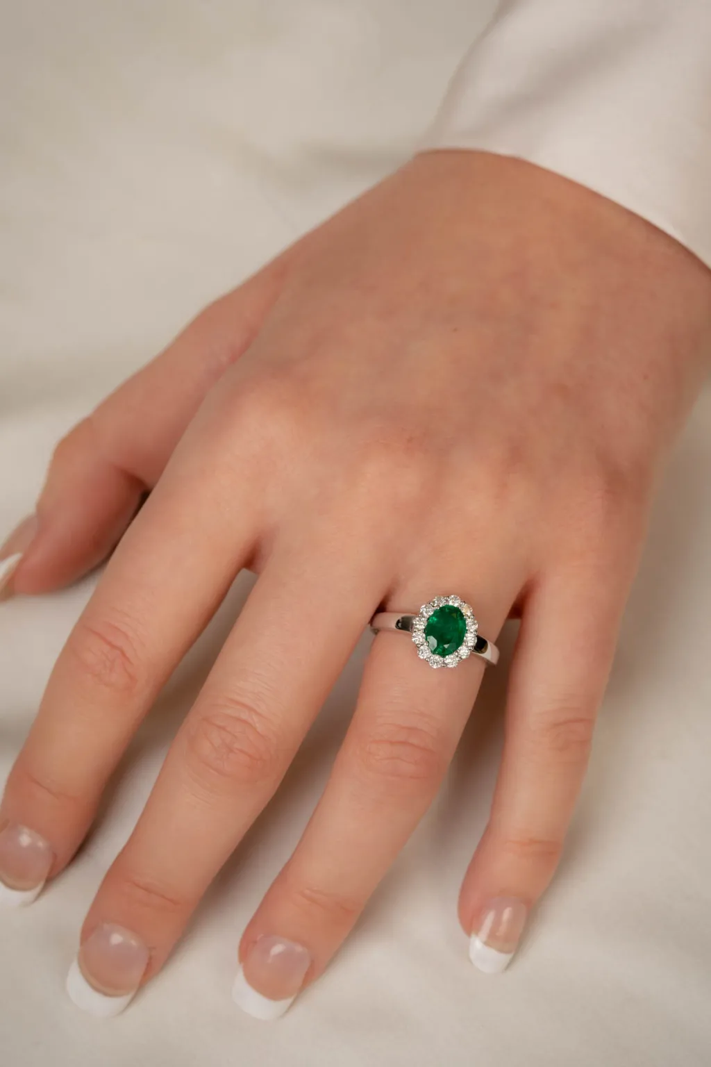 New Diamantring 0,42 ct rosett med smaragd Ringer