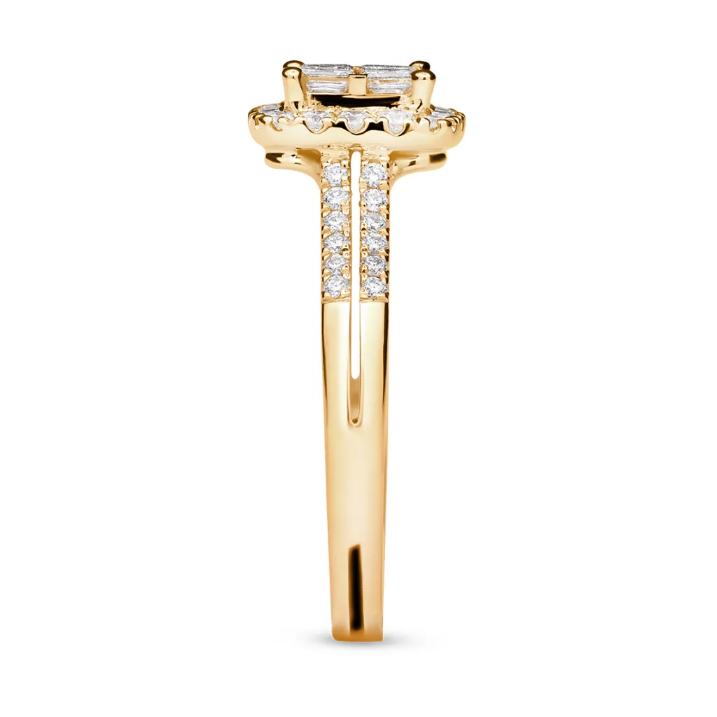 New Diamantring med princess cut og brillianter i gult gull Ringer
