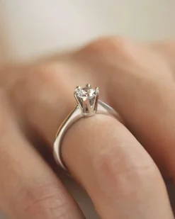 Best Elegance enstens diamantring 0,51 ct Ringer