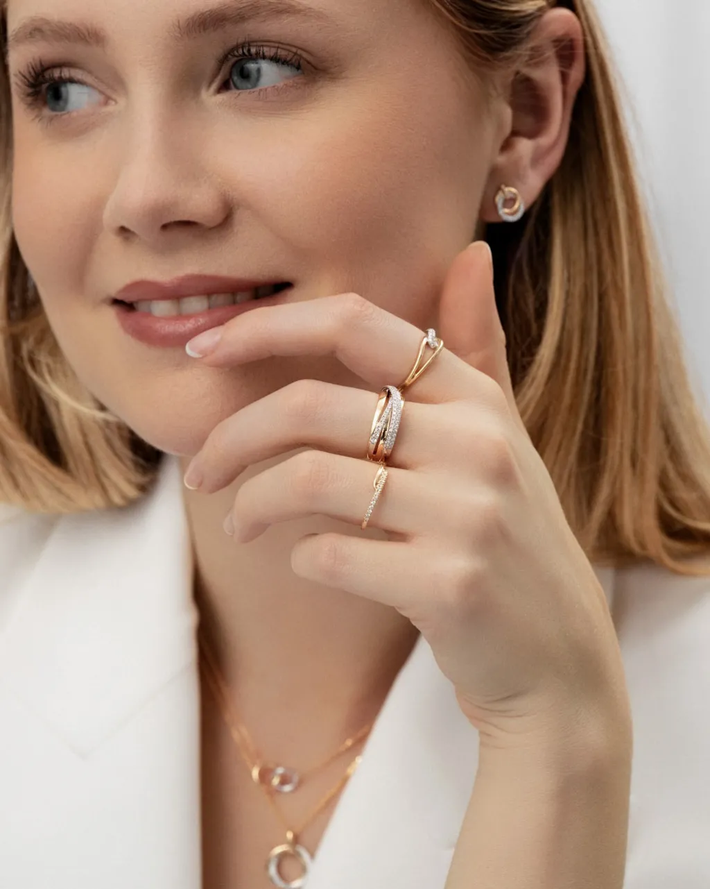 New Halssmykke i hvitt og gult gull med diamanter 0,10 ct Halssmykker