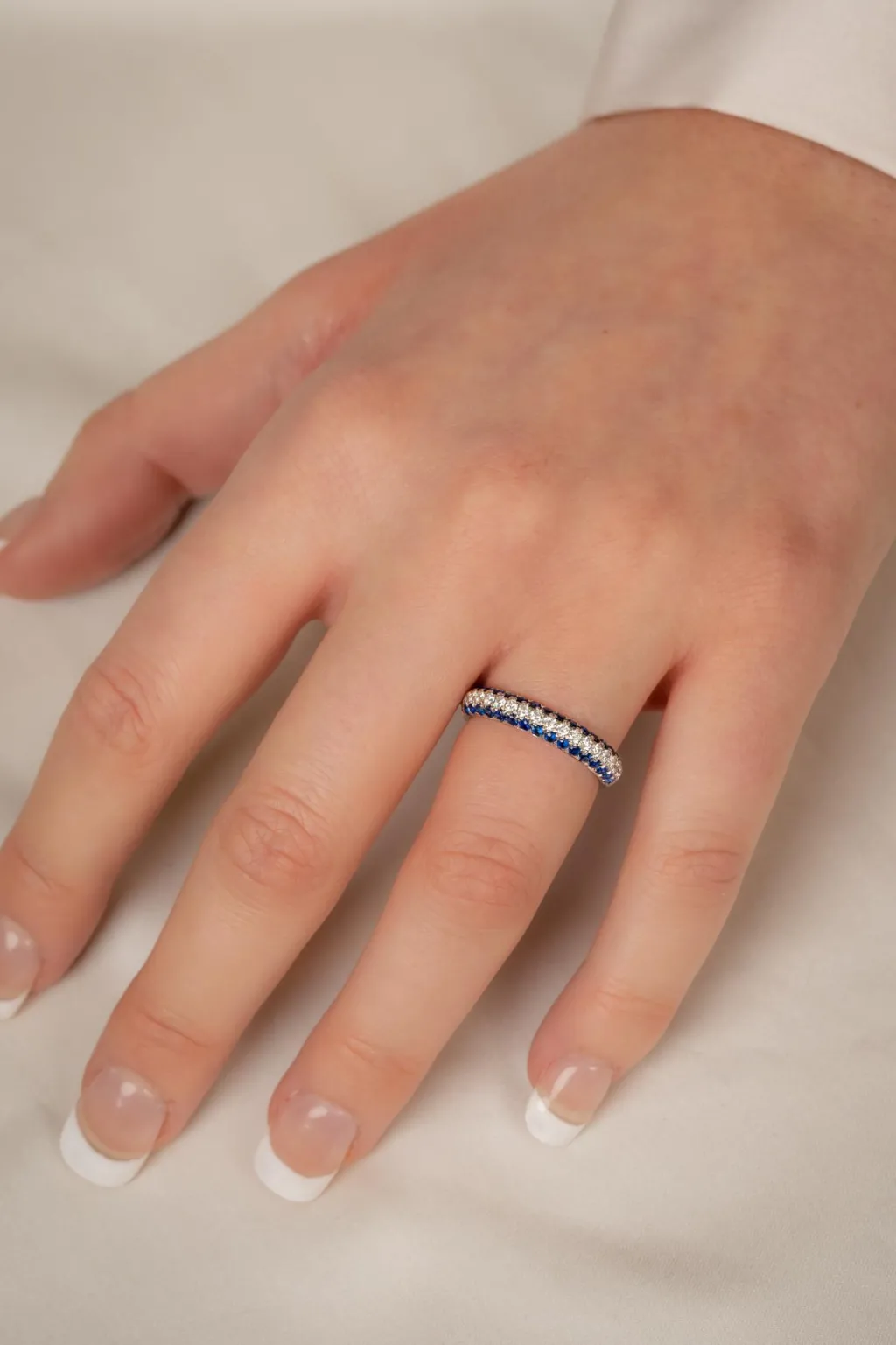 Outlet Hvitt gull ring med safir og diamanter Ringer