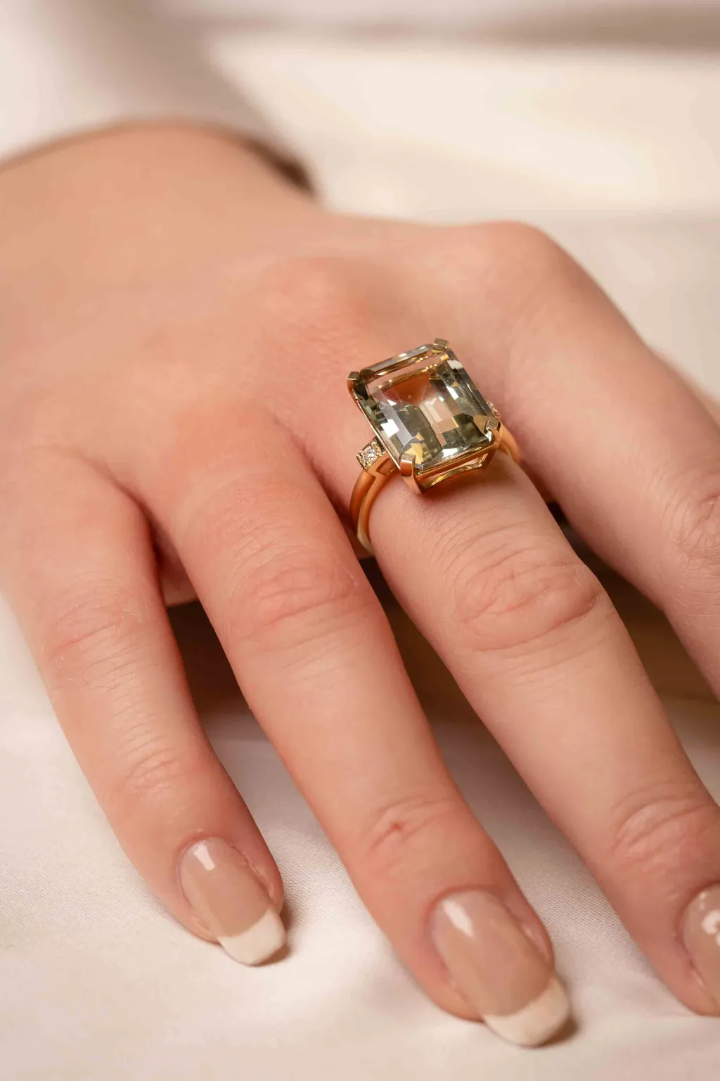 Sale Ring i gult gull med grønn ametyst 10,03 ct Ringer